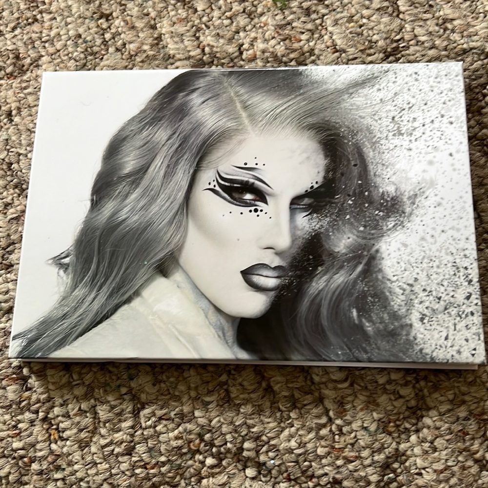 Jeffree Star Cremated Palette